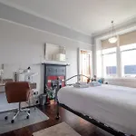 Beautiful, Traditional 2 Bed Flat W Free Parking - Pass The Keys 아파트