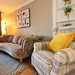 Signature - Shield House Apartman