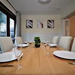 Signature - Shield House Apartman