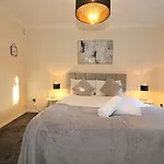 Signature - Shield House Lejlighed Glasgow