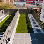 Emirates Aparthouse דירה