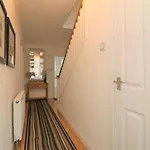 Signature - Gordon House Daire