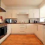Signature - Gordon House Daire *