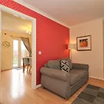 Signature - Angus House Apartman *