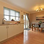 Signature - Angus House Apartment *