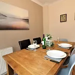 Signature - Angus House Apartment *