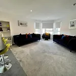 Glas Go Executive 2-bedroom Near Ovo Hydro Free Parking *