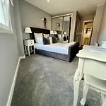 Glas Go Executive 2-bedroom Near Ovo Hydro Free Parking *