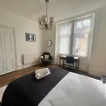 Spacious 3 Bedroom In - Free Parking Nyaraló Glasgow
