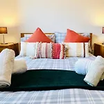 Beautiful & Spacious 2-bed Flat In Centre With Free Parking Apartamento
