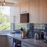 Beautiful West End Flat With Private Parking דירה גלאזגו