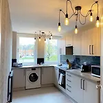 דירה Beautiful West End Flat With Private Parking