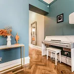 Luxurious Park District Duplex *