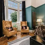 Luxurious Park District Duplex *