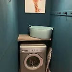 Rustic Floor West End Pad With Balcony, Parking Next To Byers Road, Aston Lane, Uni *