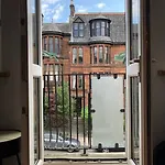 Rustic Floor West End Pad With Balcony, Parking Next To Byers Road, Aston Lane, Uni *