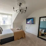 Nyaraló Spacious 3 Bedroom In - Free Parking