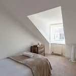 Nyaraló Spacious 3 Bedroom In - Free Parking *