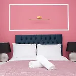 Stunning One Bed With Parking In Centre Apartmán