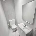 Lovely House With Private Parking! Glasgow!