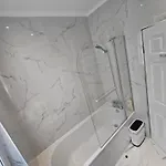 Lovely House With Private Parking! Glasgow! *