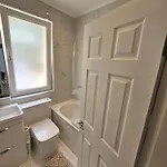 Lovely House With Private Parking! Glasgow! *