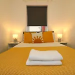 Signature - Glen Lee House