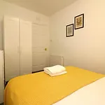 Signature - Glen Lee House