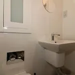 Signature - Oatlands House דירה *