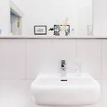 Incredible Contemporary Flat In Heart Of West End Daire Glasgow