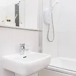 Daire Incredible Contemporary Flat In Heart Of West End *