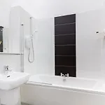 Incredible Contemporary Flat In Heart Of West End *