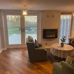 홈스테이 23 Lochburn Gardens - Carz *