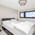 Luxurious Penthouse With Bar At Hydro & Secc