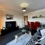 Stylish Modern Flat With Juliet Balcony & Parking Apartmán *