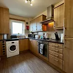 Stylish Modern Flat With Juliet Balcony & Parking Apartmán *