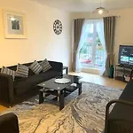 2 Bed Entire Upper Flat In דירה