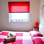 דירה 3 Bedroom - Free Parking & Wifi 350mbps