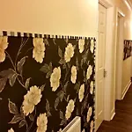 3 Bedroom - Free Parking & Wifi 350mbps דירה גלאזגו