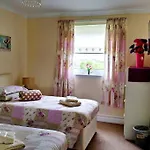 3 Bedroom - Free Parking & Wifi 350mbps