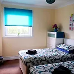 3 Bedroom - Free Parking & Wifi 350mbps דירה גלאזגו