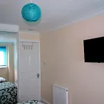 דירה 3 Bedroom - Free Parking & Wifi 350mbps גלאזגו