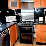 3 Bedroom - Free Parking & Wifi 350mbps * גלאזגו