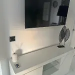 아파트 Black Daisy