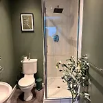 Stylish 2 Bed Retreat Glasgow
