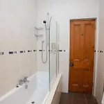 Lovely Flat In Ideal Location Apartment *