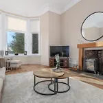 Villa Extravagant 6 Bed Victorian Townhouse With Hot Tub *