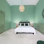 Villa Extravagant 6 Bed Victorian Townhouse With Hot Tub *