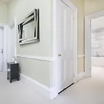 Extravagant 6 Bed Victorian Townhouse With Hot Tub Villa Glasgow