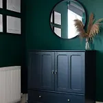 Extravagant 6 Bed Victorian Townhouse With Hot Tub Glasgow
